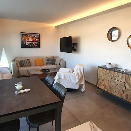 3 Pièces Climatisé Avec Terrasse, Centre-ville, Garage à - Fr-1-780-27