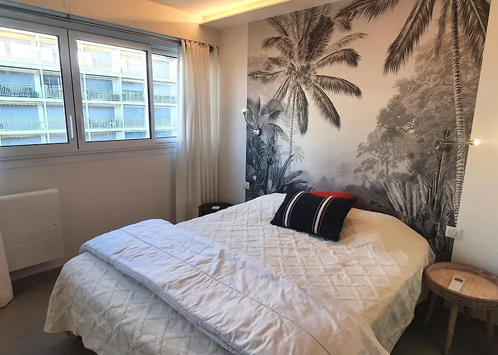 3 Pièces Climatisé Avec Terrasse, Centre-ville, Garage à - Fr-1-780-27 * Sainte-Maxime