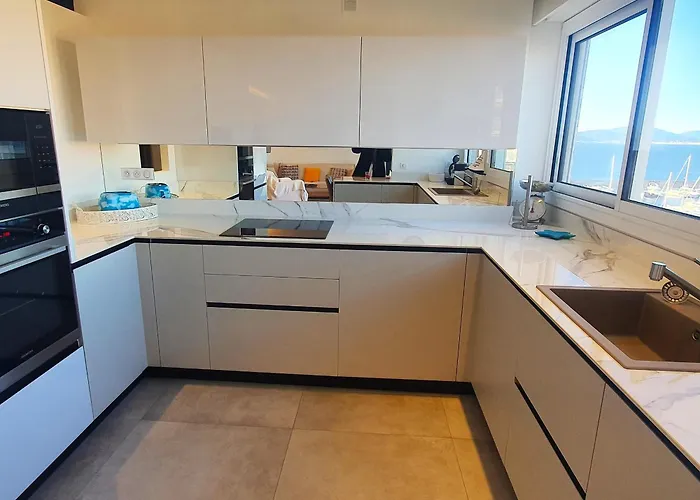 3 Pieces Climatise Avec Terrasse, Centre-ville, Garage A - Fr-1-780-27 Apartment Sainte-Maxime